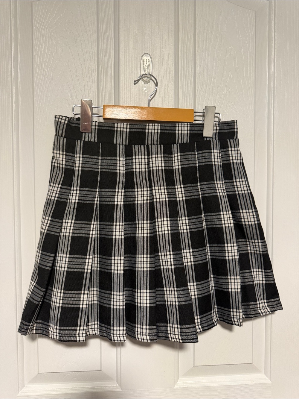 Black & White Plaid Pleated Skirt - Women's